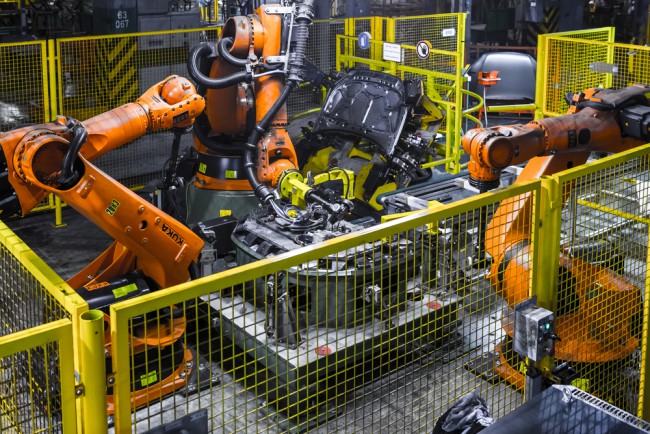 role-of-robotics-in-manufacturing-e1453924392703